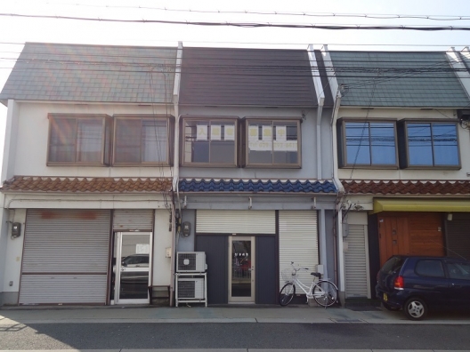 加古川駅東　国道２号沿い　木造２階建連棟一戸建　店舗付住宅