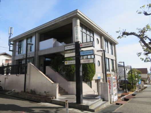 中山台　バス道沿い　元整骨院　１Ｆ　貸店舗・事務所