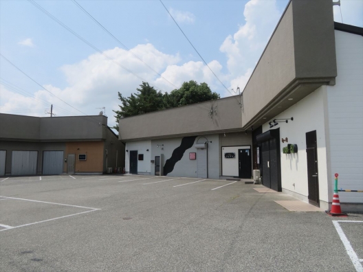 滝野社　県道17号沿い　スケルトン　１Ｆ　貸店舗