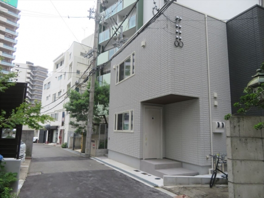 三宮　不動坂の路地　新築　スケルトン　１Ｆ　貸店舗