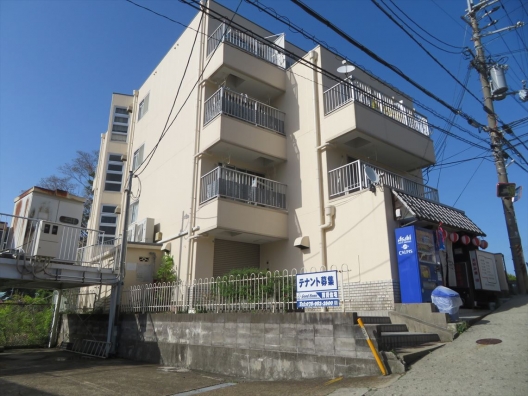 大池　駅裏の立地　事務所仕様　１Ｆ　貸店舗・事務所