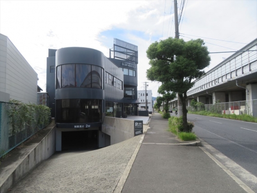 山本　国道176号　元中古車販売店　貸店舗・事務所