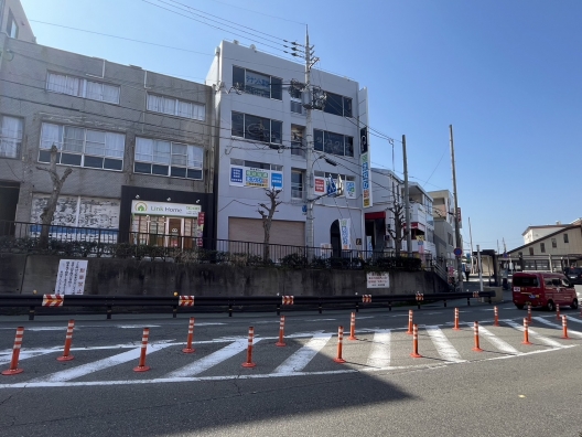 明石魚住　駅前のロータリーすぐ　スケルトン　１Ｆ　貸店舗