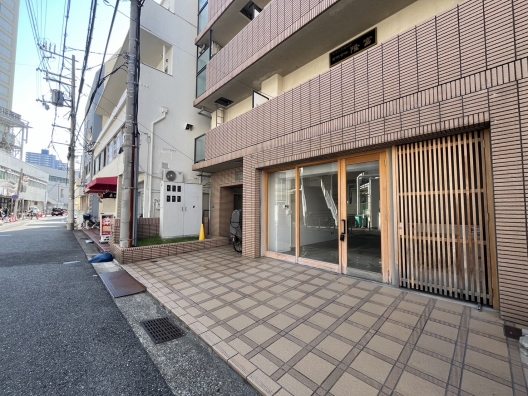 兵庫駅北　関西スーパーの真裏　元美容室　１Ｆ　貸店舗