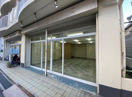 阪急伊丹　関西スーパー中央店の隣　元古本屋　１Ｆ　貸店舗