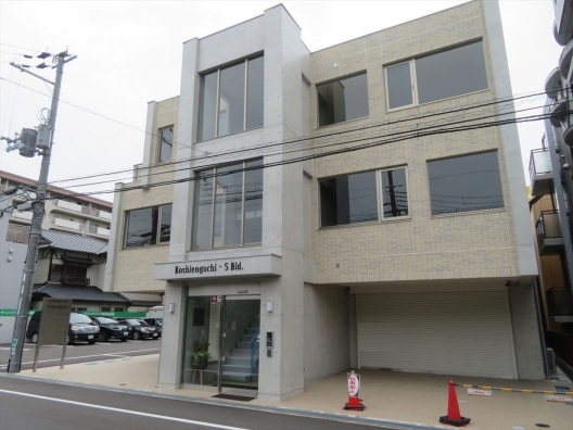 甲子園口　駐車場２台付　１Ｆ　貸店舗・事務所