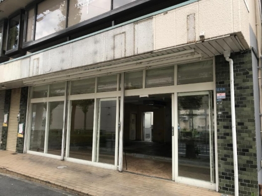 姫路野里　イオン姫路店の前　スケルトン（元弁当屋）