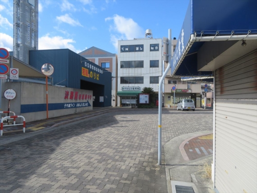 明石駅南　船着き場前　1棟貸し　元食堂　鉄骨3階建　貸店舗