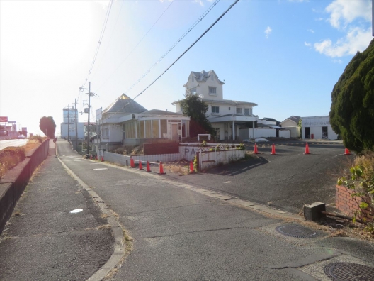 枚方市　枚方北　国道１号側道　鉄骨３階建　貸店舗