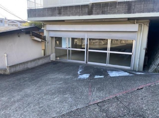 川西能勢口　倉庫利用可　スケルトン　１Ｆ　貸店舗