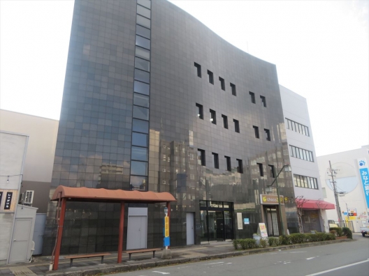 三田駅南　駅前の県道沿い　スケルトン　１Ｆ　貸店舗