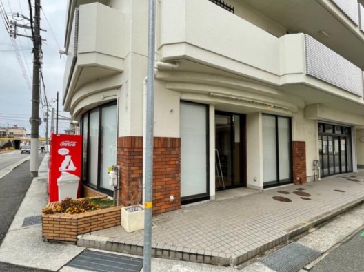 西新町　病院前の角地　１Ｆ　喫茶店　居抜き店舗
