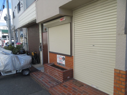 中央市場前　住宅街の立地　喫茶店　居抜き店舗付住宅