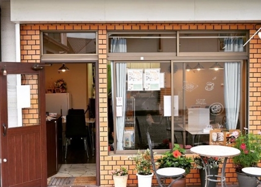 川西畦野　隠れ家的な立地　１Ｆ　カフェ　居抜き店舗