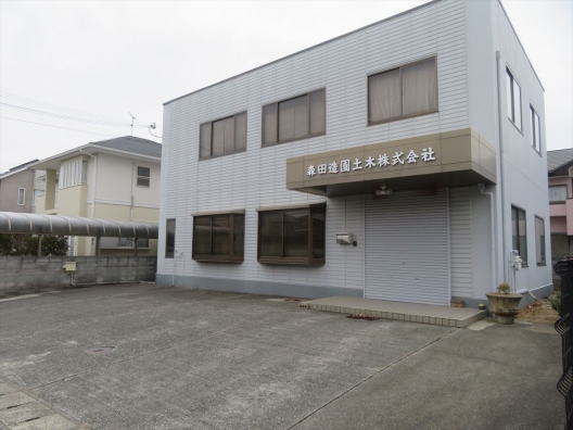 三木青山　駐車場５台付　鉄骨２階一戸建　事務所付住宅