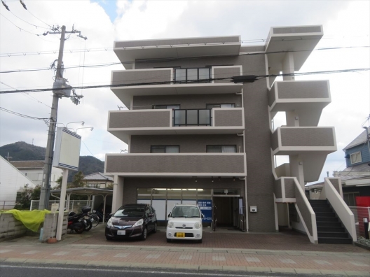 新西脇　駐車場３台付　元学習塾　１Ｆ　貸店舗・事務所