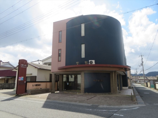 新西脇　元ブティック　鉄骨2階建　貸店舗・事務所