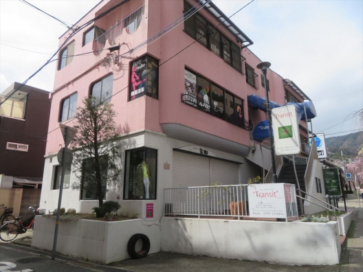 宝塚南口　駅前角地　駐車場付　元ブティック　貸店舗