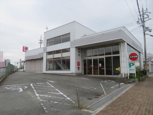 三木志染　県道22号　農業機械販売店　鉄骨２階建　貸店舗