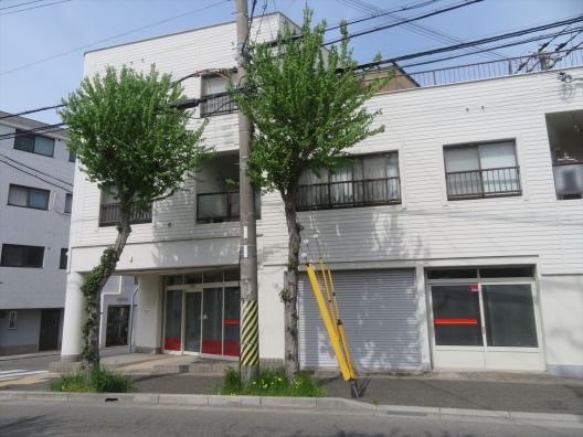 滝の茶屋　３方向角地　事務所仕様　１Ｆ　貸店舗・事務所