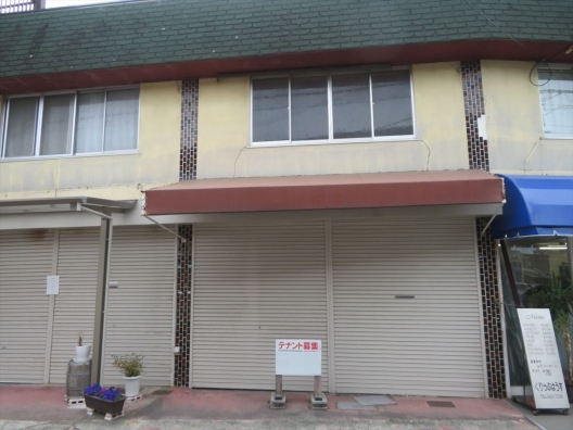 土山　イオン土山店の並び　連棟一戸建　店舗付住宅