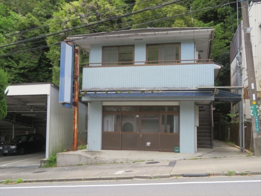 川西平野　バス道　元新聞集配所　１Ｆ　店舗付住宅