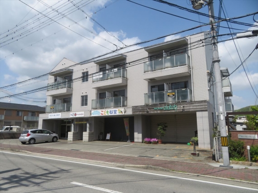 北条町　駐車場3台付　事務所仕様　１Ｆ　貸店舗・事務所