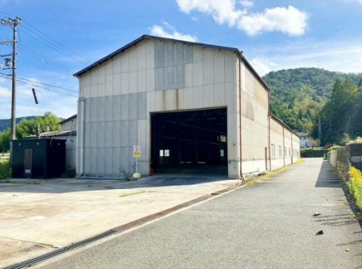 篠山東　国道173号沿い　226坪　貸倉庫