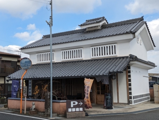 三木恵比寿　湯の山街道　蔵風の建物　木造2階一戸建　貸店舗