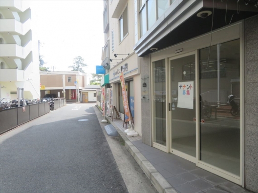 夙川　ダイエー南出口前　元ネイルサロン　１Ｆ　貸店舗・事務所
