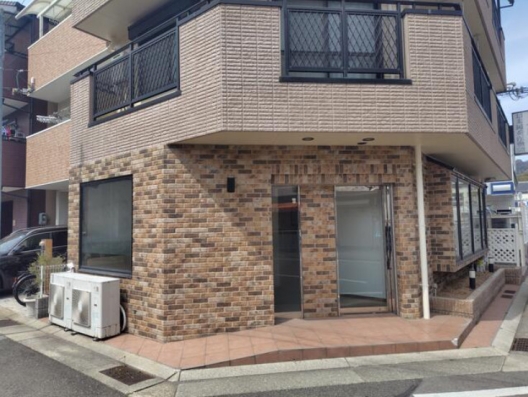 西代　駅近　南東角地で明るい　元鍼灸院　貸店舗・事務所