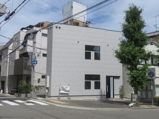 打出　駅近　稲荷山線沿い角地　コンパクト設計　新築テナント