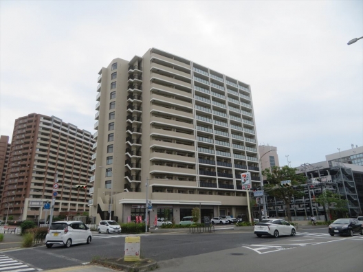 西神中央　駅北交差点角地　新築マンション　共同駐車場完備