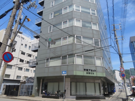 三宮　再開発エリアの南　元レンタカー会社　駐車場空有り