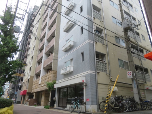 三宮　山手幹線沿い　角地ビル　間口良好　貸店舗・事務所