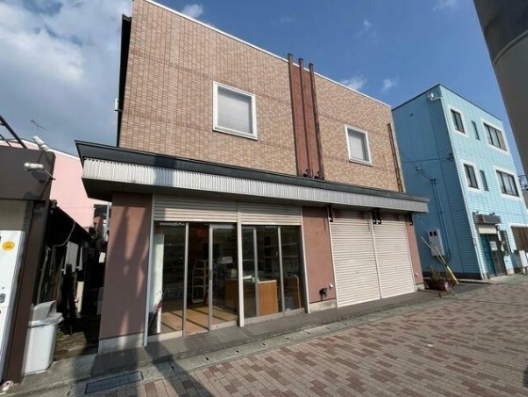 高速長田　大通り沿い　立ち飲み跡はカウンター有り