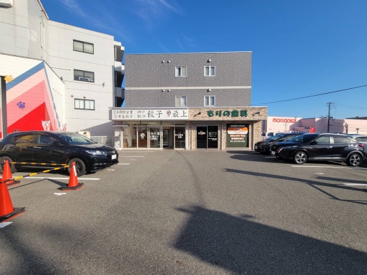 伊川谷　生活幹線道路沿い　駐車場４台付　元歯科医院