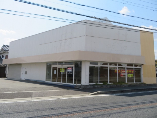 三田本町　国道176号沿い　ロードサイド　駐車場付　貸店舗