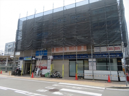 西宮北口　駅ホーム前　壁面広告効果大　１棟　貸店舗・ビル