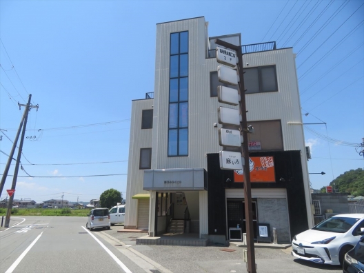 伊保　目の前は川　法華山谷川沿い　居抜き店舗