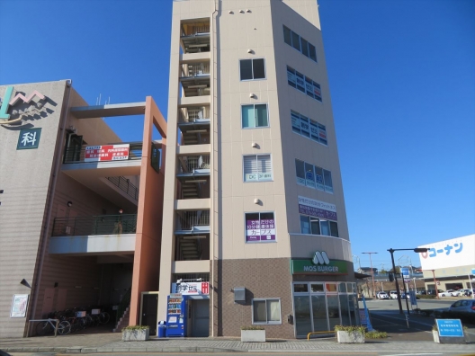 ウッディタウン えるむプラザに隣接 駅前角地 貸店舗