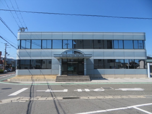 播磨高岡　県道67号沿い　駐車場12台付　事務所仕様　鉄骨２階建