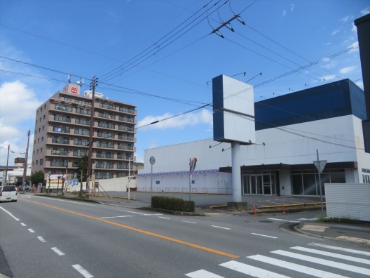 福崎ＩＣ　生活幹線道路沿い　ロードサイド　大型駐車場完備