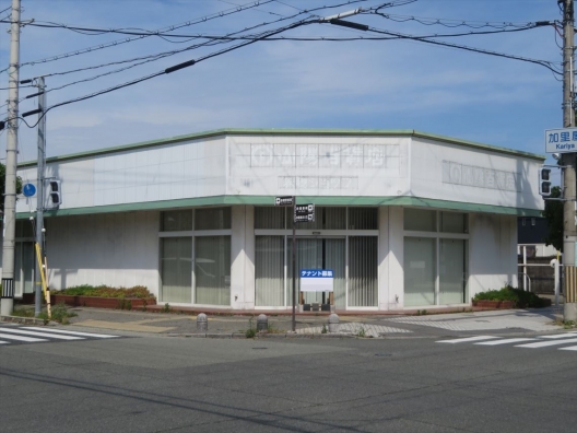 播州赤穂　千鳥ヶ浜ロードと中央通りの角地　駐車場3台付