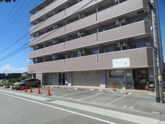 滝野社　社エリアの中心地　駐車場4台付　事務所仕様