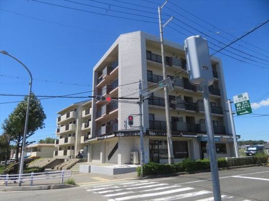 伊川谷　桜並木が美しい川沿いの物件　事務所仕様