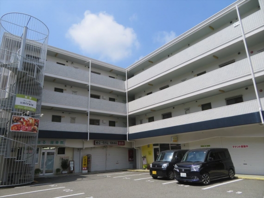 伊川谷　コープデイス神戸西の並び　共同駐車場17台完備