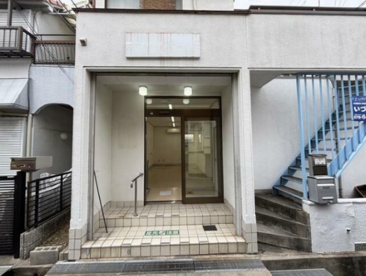 高速長田　住宅街の立地　車庫付　元調剤薬局　貸店舗・事務所