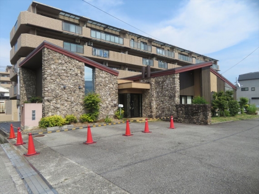 加古川駅東　お洒落な建物　元ショールーム　木造平家一戸建