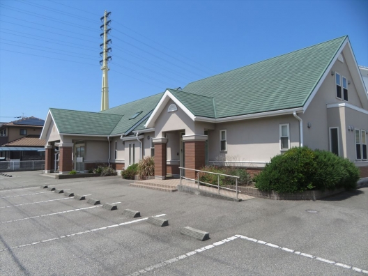 妻鹿　駐車場15台付　元クリニック　木造2階一戸建